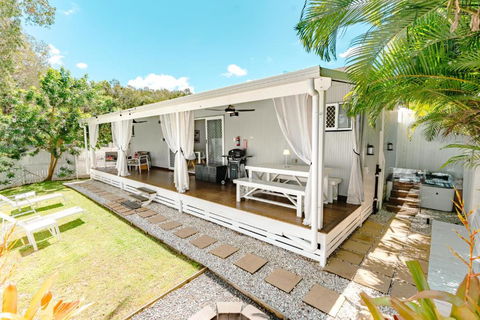 Private Outdoor Spa, Fire Pit, Cinema Room - THE COTTAGE COOLUM BEACH - Maitland Accommodation 1