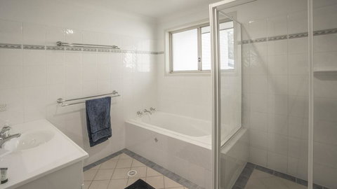 Atlantis On Lake Conjola - Sandra St 1 Lake Conjola - Maitland Accommodation 3