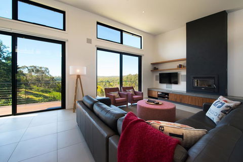 Aura House - Maitland Accommodation 3