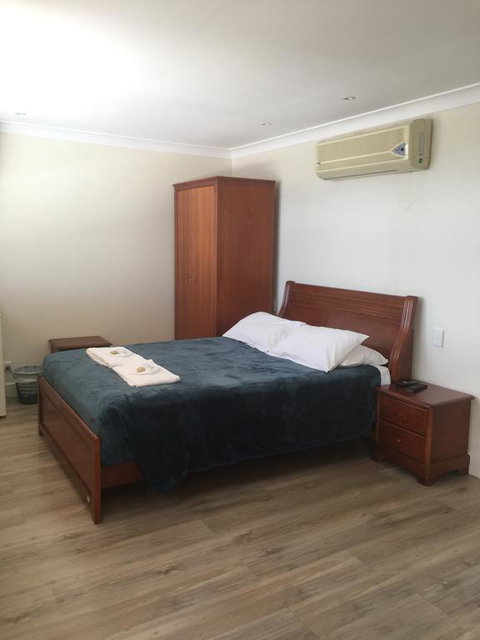 Aussie Hotel & Motel - Maitland Accommodation 0
