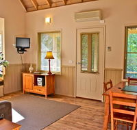 Autumn Leaf Cottage 1 - Maitland Accommodation