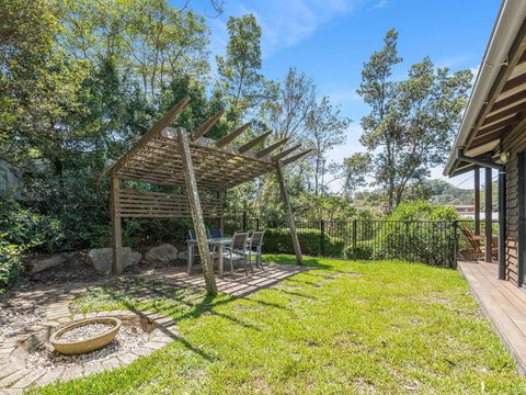 Avoca Beach Living - 84 Avoca Drive, Avoca Beach - Maitland Accommodation 2