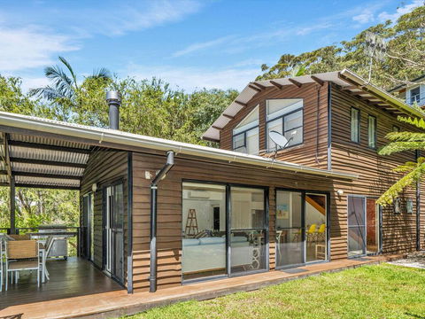 Avoca Beach Living - 84 Avoca Drive, Avoca Beach - Maitland Accommodation 1