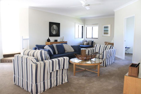 Away On Massinger Street - Maitland Accommodation 2