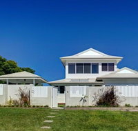 Away on Seaview Street - Maitland Accommodation
