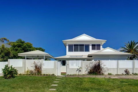 Away On Seaview Street - Maitland Accommodation 0