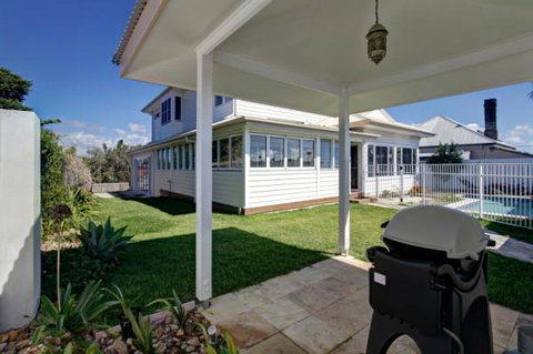 Away On Seaview Street - Maitland Accommodation 3