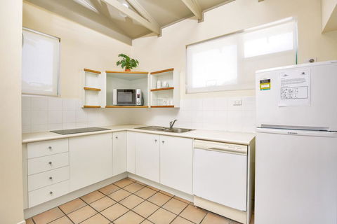 Baden 11 - Rainbow Shores, Couples Beachside Escape, Aircon, Pools - Maitland Accommodation 1