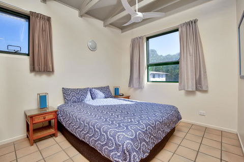 Baden 11 - Rainbow Shores, Couples Beachside Escape, Aircon, Pools - Maitland Accommodation 3