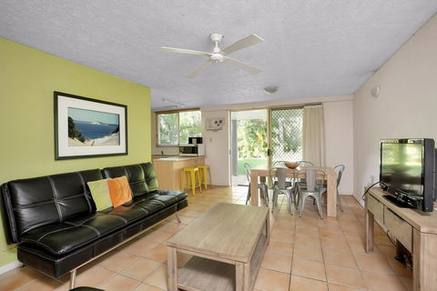 Baden 35 - Rainbow Shores, Walk To Beach, Pools, Tennis Court - Maitland Accommodation 0