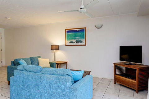 Baden 50 - Rainbow Shores, Swimming Pool, Walk To Beach, Tropical Surroundings - Maitland Accommodation 3