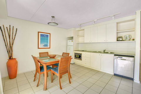 Baden 61 - Rainbow Shores, Air Conditioned Unit, Walk To Beach, Pool, Tennis Court - Maitland Accommodation 3