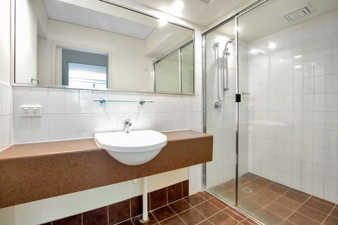 Baden 61 - Rainbow Shores, Air Conditioned Unit, Walk To Beach, Pool, Tennis Court - Maitland Accommodation 2