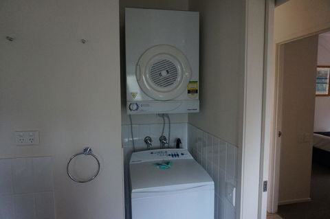 Baden 80 - Rainbow Shores, Air Conditioned Unit, Top Floor, Walk To Beach - Maitland Accommodation 1