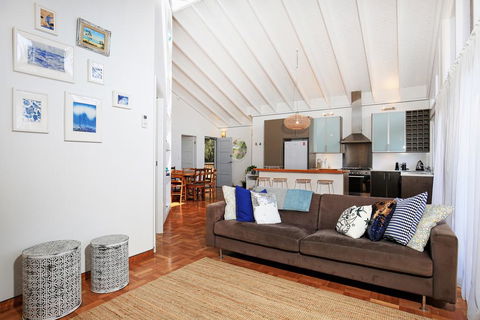 Balena @ Culburra - Pet Friendly - 1 Min Walk To Beach - Maitland Accommodation 0