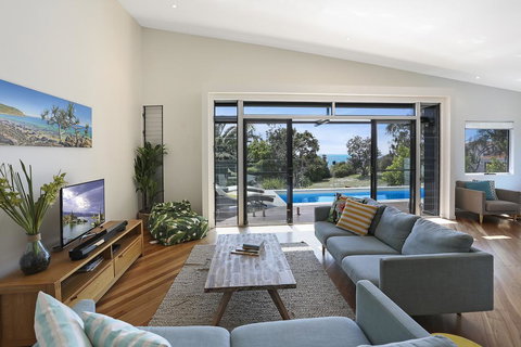 Barefoot Bungalow - Castaways Beach - Maitland Accommodation 0