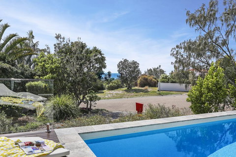 Barefoot Bungalow - Castaways Beach - Maitland Accommodation 1