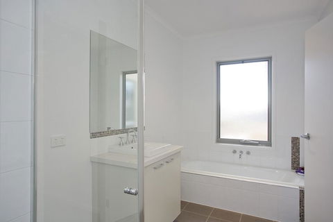 Beach & Golf Stays, Australia - Maitland Accommodation 2
