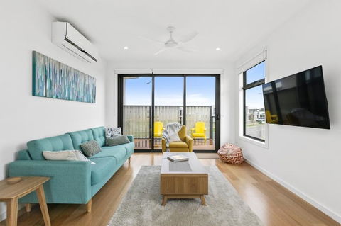 Beach & Golf Stays, Australia - Maitland Accommodation 0