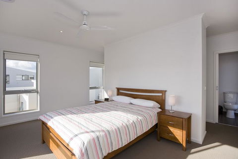 Beach & Golf Stays, Australia - Maitland Accommodation 3