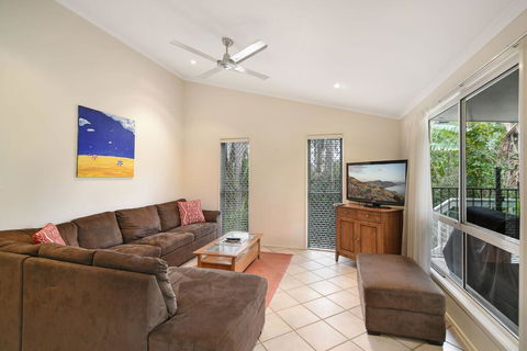 Beach Affair - 10 Callitris Crescent - Maitland Accommodation 2