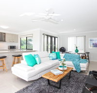 Beach Breeze Holiday House - Maitland Accommodation