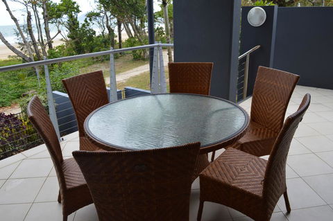 Beach House Apartment 1 - Maitland Accommodation 3