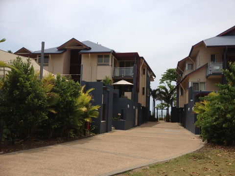 Beach House Apartment 1 - Maitland Accommodation 0