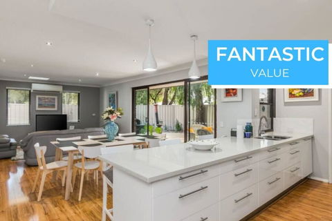 Beach Retreat Quinns Rocks - Maitland Accommodation 0