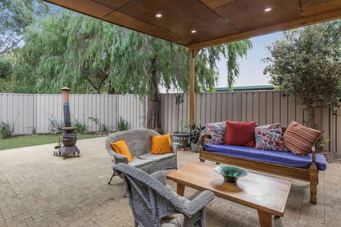 Beach Retreat Quinns Rocks - Maitland Accommodation 2