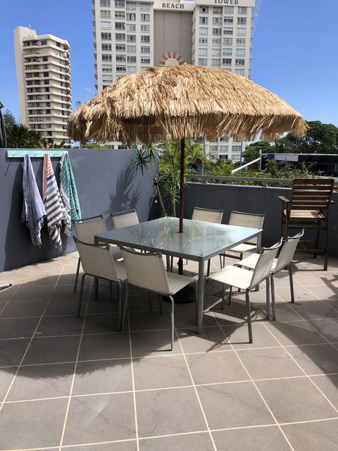 Beach Side Ocean Burleigh Heads 3 Bedroom Family Accomodation - Maitland Accommodation 1