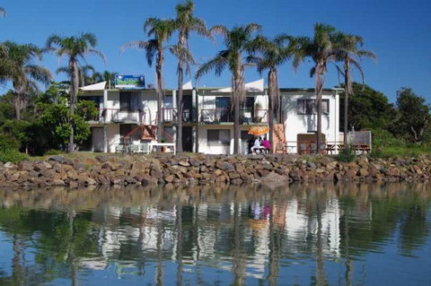 Beachfront 1, 25 Willow Street - Maitland Accommodation 0
