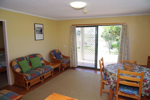 Beachfront 1, 25 Willow Street - Maitland Accommodation 2