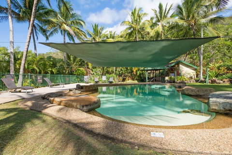 Beachfront Hamilton Island - Maitland Accommodation 1