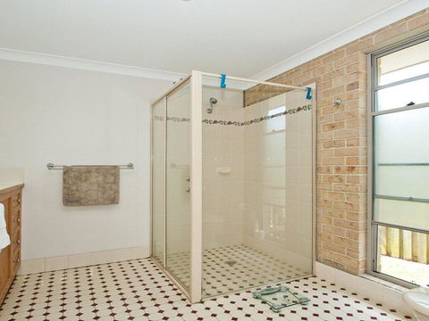Beachfront Pool House - Absolute Beachfront - Maitland Accommodation 2