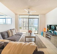 Beachfront Retro Apartment In Surfers Paradise - Maitland Accommodation