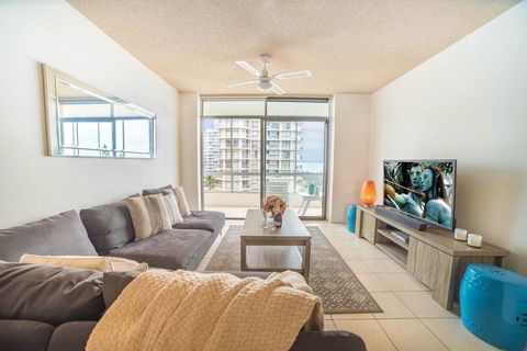 Beachfront Retro Apartment In Surfers Paradise - Maitland Accommodation 0