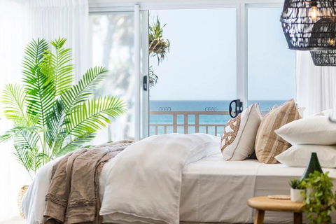 Beachfront Vila Gold Coast - Maitland Accommodation 1