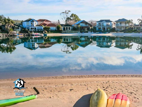 Renovated Beautiful Holiday Home With A Private Beach & Stunning Views! - Maitland Accommodation 0