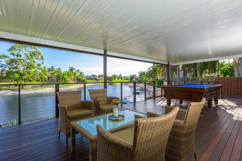 Reflections Broadbeach- Heated Pool! Complete Waterfront Entertainer With Huge Deck, Pool Table And Pontoon - Maitland Accommodation 3