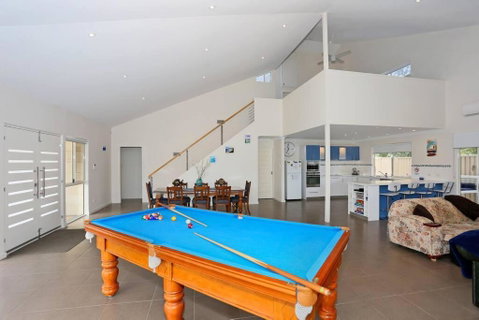 Relax At Falcon By The Bay - Maitland Accommodation 0