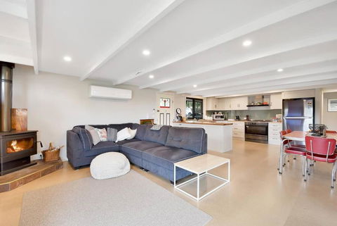 Relax At Goughs Bay - Maitland Accommodation 2