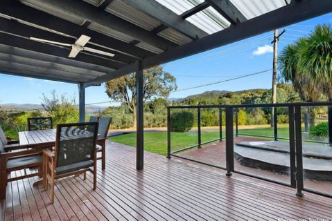 Relax In The Spa With Views Opposite Lake Eildon - Maitland Accommodation 3