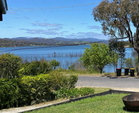Relax In The Spa With Views Opposite Lake Eildon - Maitland Accommodation 0