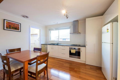 Rent Melbourne - Maitland Accommodation 0