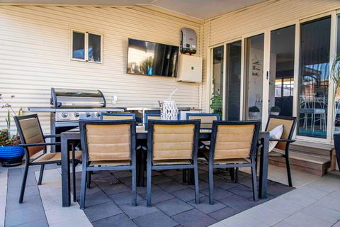 Resort On Morgan With Beautiful Private Pool, Pet Friendly - Maitland Accommodation 3