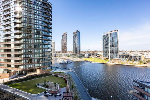 Resort-style Docklands Riverview Stay With Parking - Maitland Accommodation 0