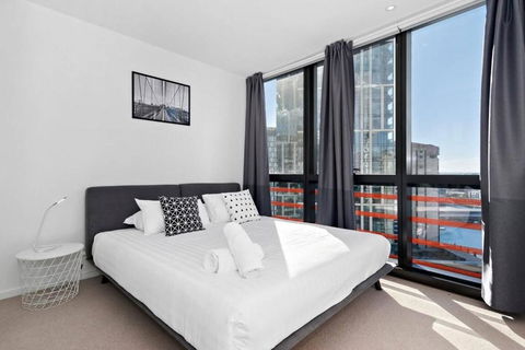 Resort-style Docklands Riverview Stay With Parking - Maitland Accommodation 1