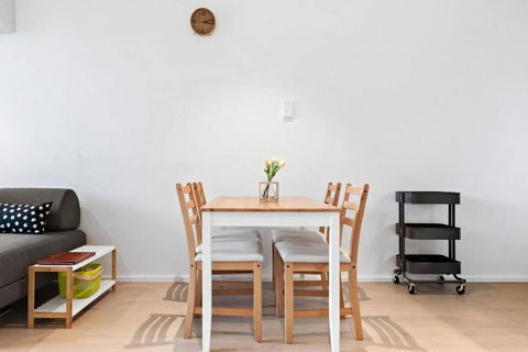 Resort-style Docklands Riverview Stay With Parking - Maitland Accommodation 3