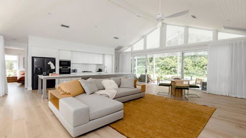 Resort Style Living With Pool, Tennis Court And Beach - Maitland Accommodation 0